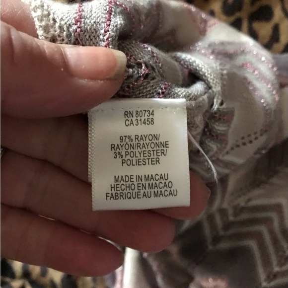 BCBGirls large grey & pink chevron stripe metallic threaded knit racerback - Picture 6 of 6